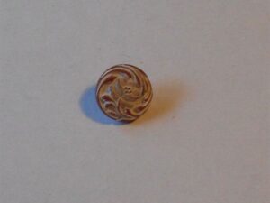 Mönstrad knapp 344 brun/natur