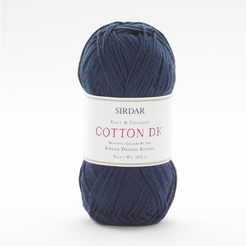 Bild på garn från Sidar som heter Cotton DK och är ett 100% bomulsgarn med färgen marinblå.