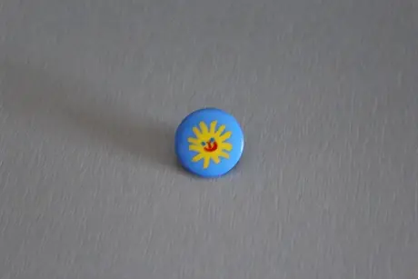 Barnknapp blå med gul sol