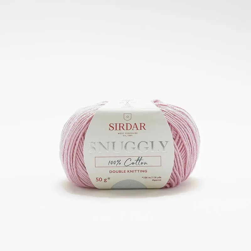 Garn från Sirdar med namn Sirdar Snuggly 100% Cotton DK med färgen rosa.